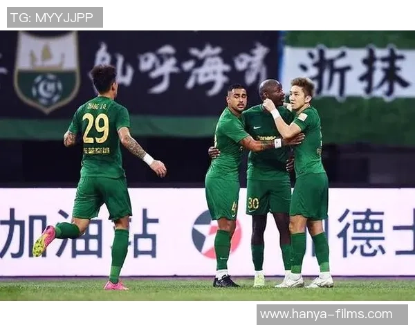 上海足球队在邀请赛中的实力展现与战术分析 上海足球队在邀请赛中的实力展现与战术分析