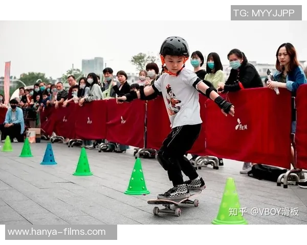 武汉滑板队的奋斗与荣耀:滑板精英赛背后的故事与突破历程 武汉滑板队的奋斗与荣耀:滑板精英赛背后的故事与突破历程